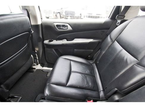 Used 2016 Nissan Pathfinder SL w/ Trailer Tow Package FWD image 12
