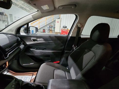 Used 2024 Kia Sportage LX image 11