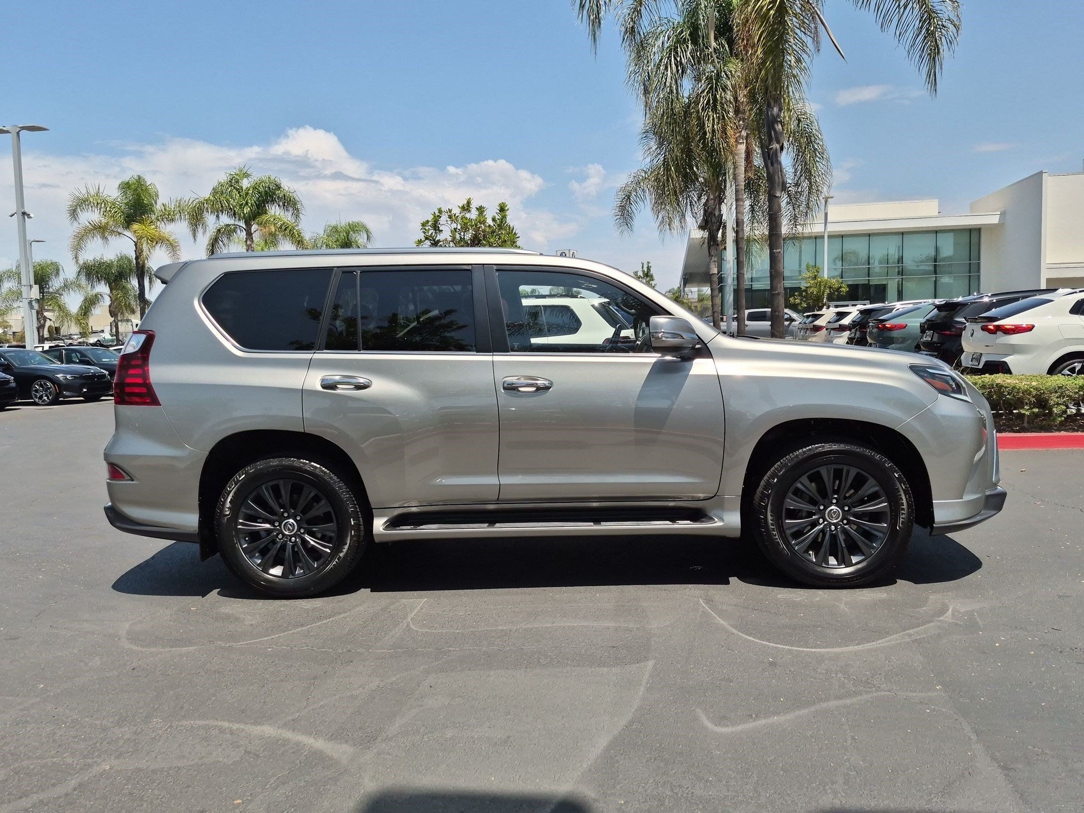 Used 2021 Lexus GX 460 Luxury w/ Sport Design Package AWD/4WD image 11
