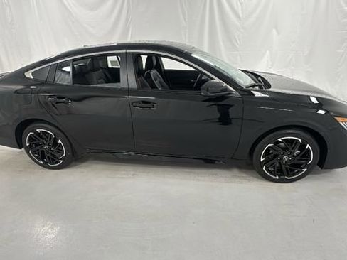 New 2026 Nissan Sentra SR image 2