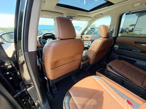 Used 2023 Nissan Pathfinder Platinum AWD/4WD image 15