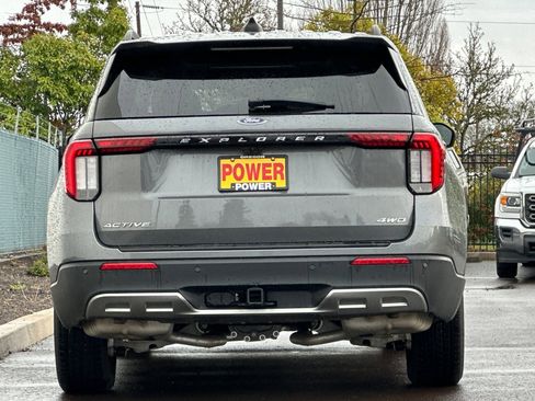Used 2025 Ford Explorer Active w/ Active Comfort Package image 5