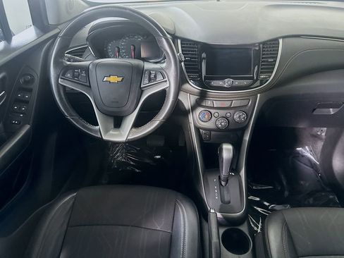 Used 2019 Chevrolet Trax LT w/ LT Convenience Package FWD image 17