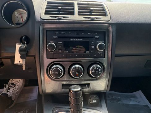 Used 2014 Dodge Challenger SXT RWD image 14