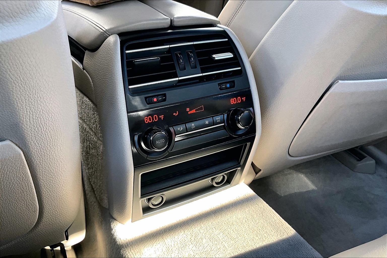 Used 2014 BMW 750i RWD image 33
