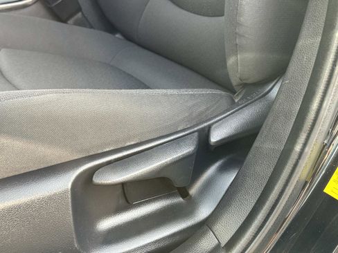 Used 2022 Toyota Corolla LE image 21