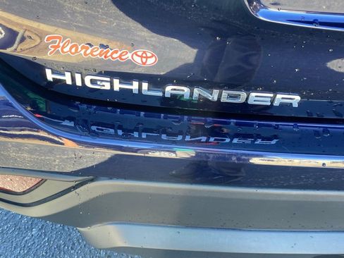 Used 2020 Toyota Highlander XLE image 15