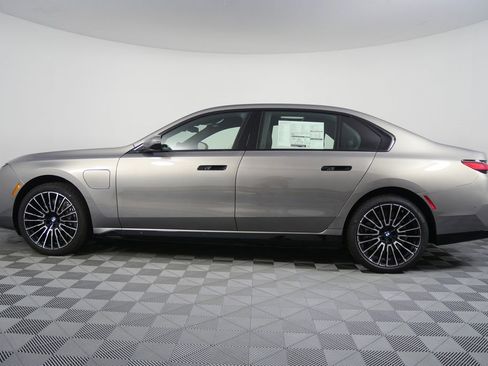 New 2026 BMW 750e xDrive w/ Executive Package image 6