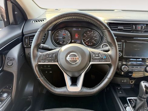 Used 2022 Nissan Rogue Sport SV w/ Technology Package image 12