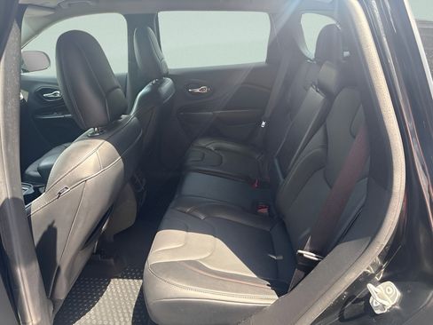 Used 2021 Jeep Cherokee Trailhawk w/ Premium Leather Package AWD/4WD image 10