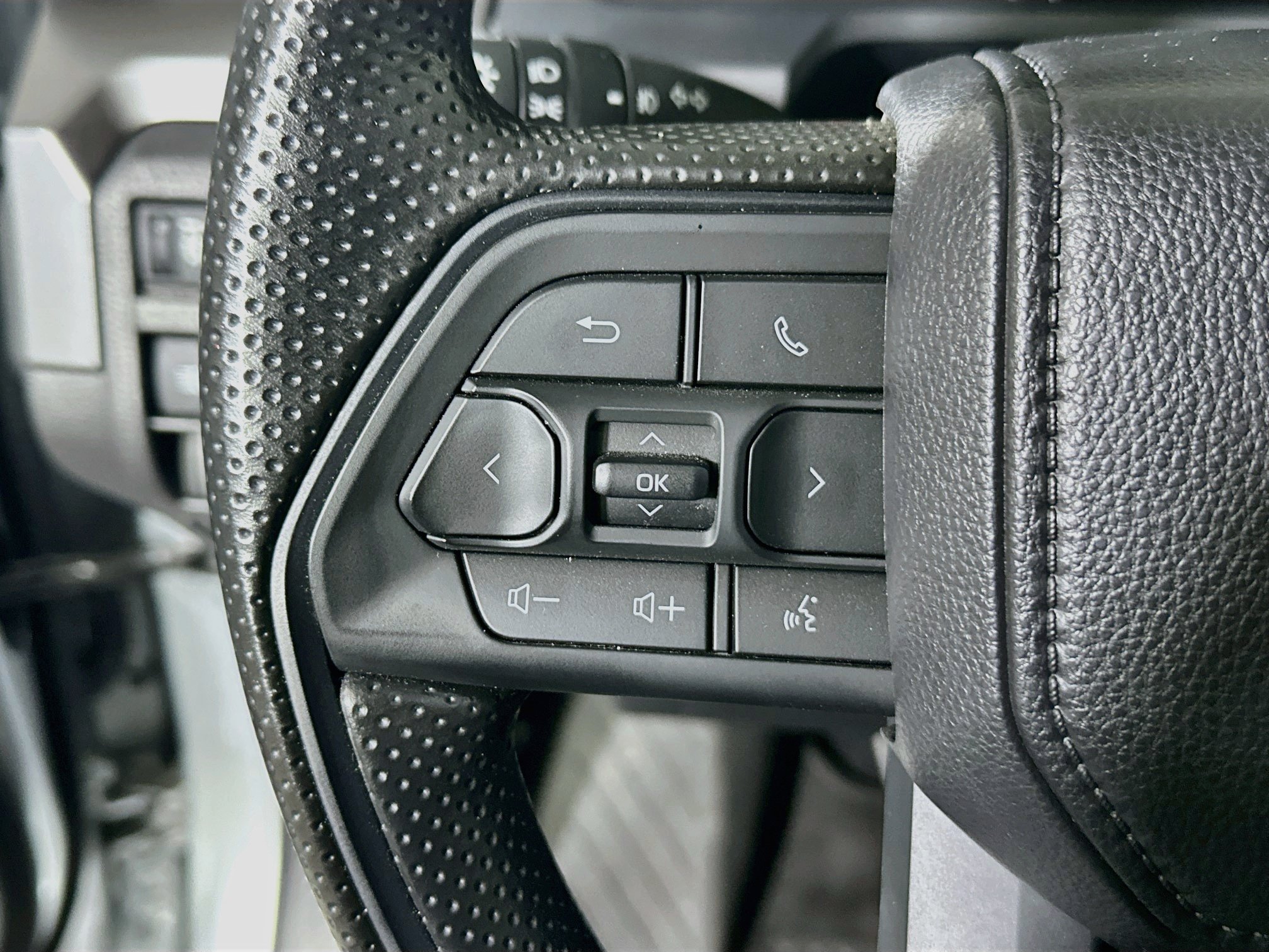 Used 2025 Toyota Tacoma SR5 RWD image 16