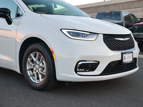 New 2026 Chrysler Pacifica Select FWD image 7