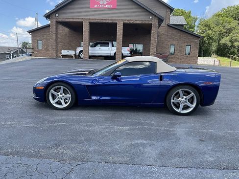 Used 2005 Chevrolet Corvette Convertible w/ Preferred Equipment Group RWD image 2