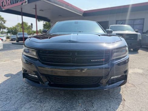 Used 2017 Dodge Charger SXT RWD image 6