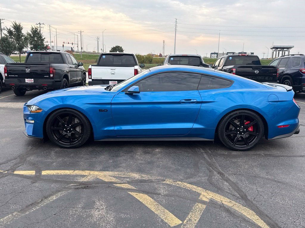 Used 2019 Ford Mustang GT Premium w/ Black Accent Package RWD image 8