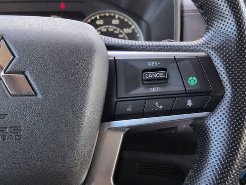 Used 2024 Mitsubishi Outlander SE image 25