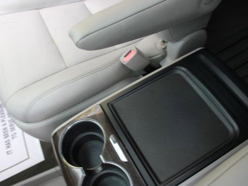 Used 2015 Toyota Sienna XLE FWD image 33