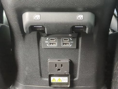 Used 2023 Jeep Wrangler Unlimited Sahara AWD/4WD image 16