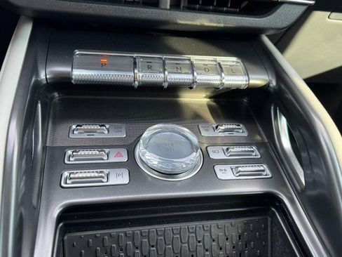 Used 2024 Lincoln Nautilus Premier image 17