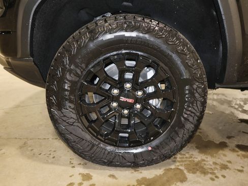 New 2026 GMC Canyon Elevation w/ Convenience Package image 31