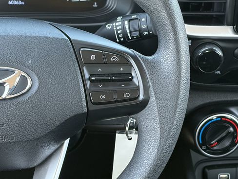 Used 2024 Hyundai Venue SE FWD image 21