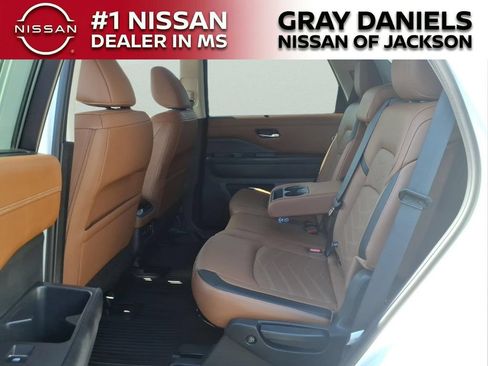 Certified 2024 Nissan Pathfinder Platinum w/ Cargo Package FWD image 26