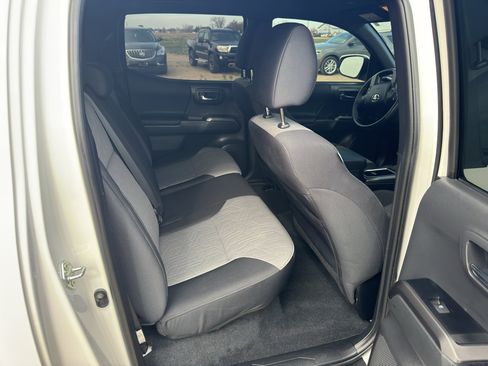 Used 2023 Toyota Tacoma TRD Off-Road image 12