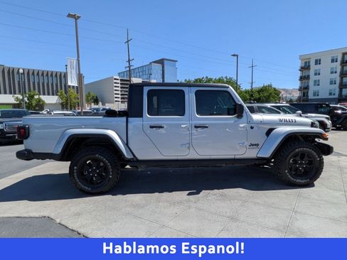 Used 2022 Jeep Gladiator Sport AWD/4WD image 2
