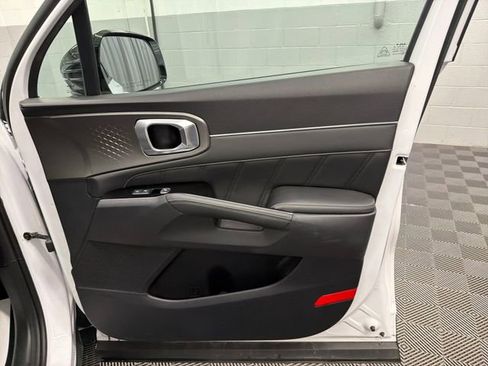 Certified 2023 Kia Sorento SX AWD/4WD image 28