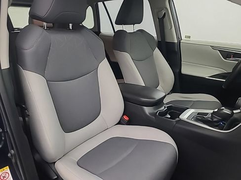 Used 2019 Toyota RAV4 XLE w/ Convenience Package AWD/4WD image 16
