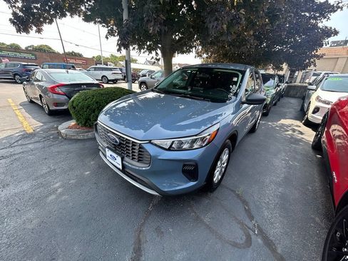 Used 2024 Ford Escape Active AWD/4WD image 3