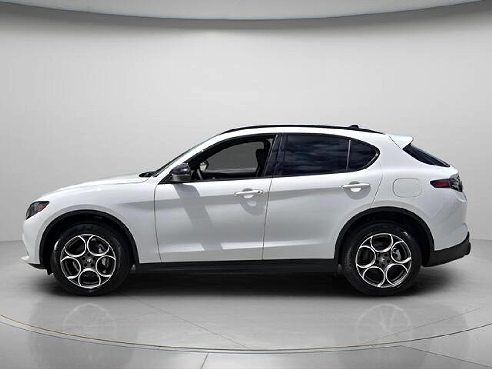 New 2026 Alfa Romeo Stelvio Sprint w/ Convenience Package AWD/4WD image 2