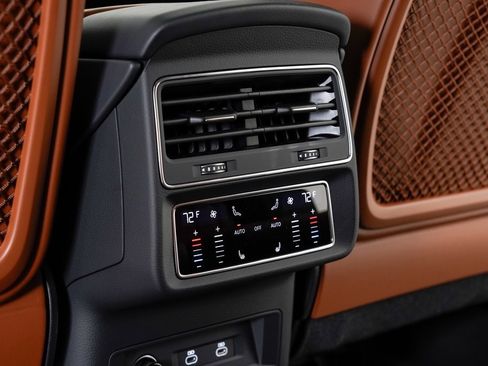 Certified 2025 Audi Q8 Prestige w/ Prestige Package image 30