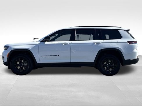 New 2025 Jeep Grand Cherokee L Altitude image 24