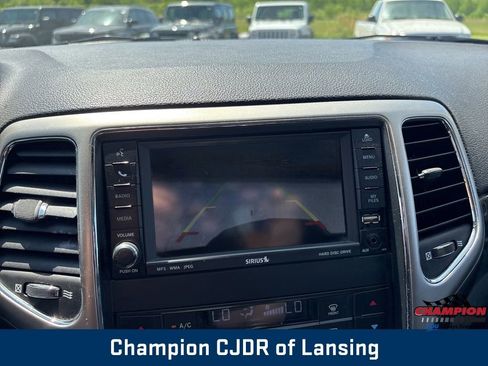 Used 2011 Jeep Grand Cherokee Laredo AWD/4WD image 23