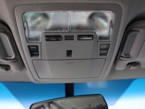 Used 2015 Toyota Camry SE w/ Moonroof Package FWD image 33