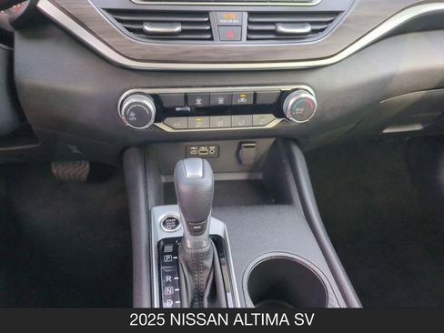 Used 2025 Nissan Altima 2.5 SV FWD image 23