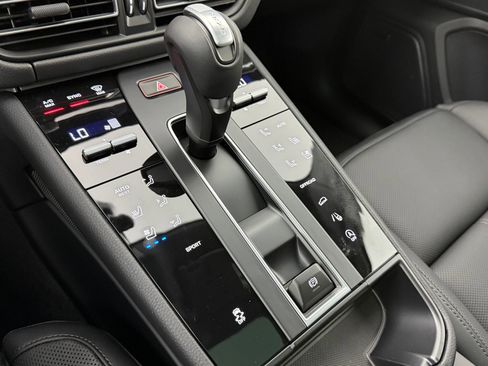 New 2026 Porsche Macan image 22