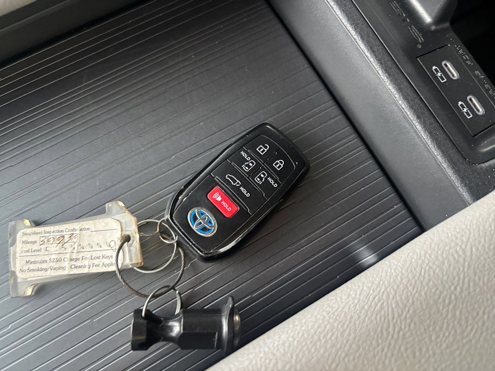 Used 2025 Toyota Sienna XLE FWD image 20