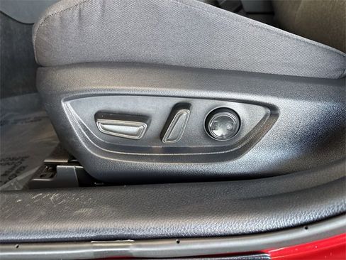 Used 2025 Toyota Camry LE w/ Convenience Package image 20