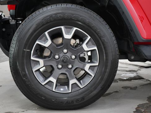 Used 2026 Jeep Wrangler Unlimited Sahara AWD/4WD image 29