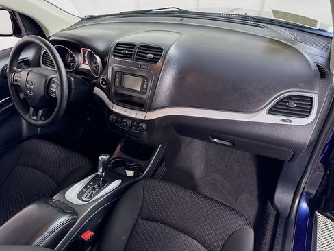 Used 2019 Dodge Journey SE image 27