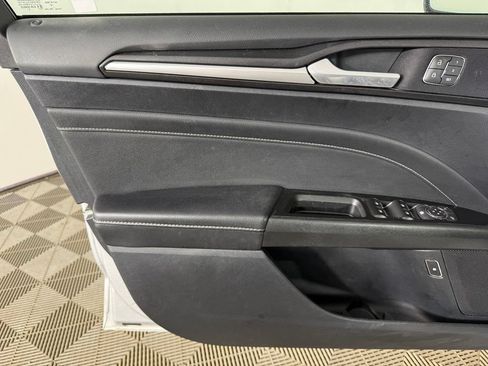 Used 2019 Ford Fusion Energi Titanium FWD image 22