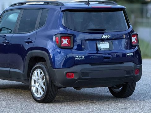 Used 2020 Jeep Renegade Latitude w/ Cold Weather Group AWD/4WD image 16
