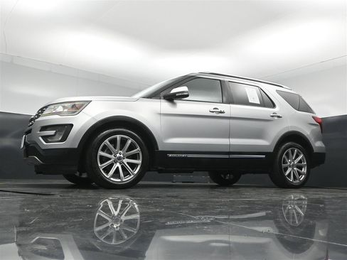 Used 2017 Ford Explorer Limited FWD image 29