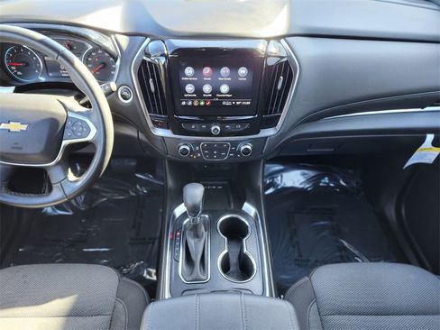 Used 2023 Chevrolet Traverse LT image 12