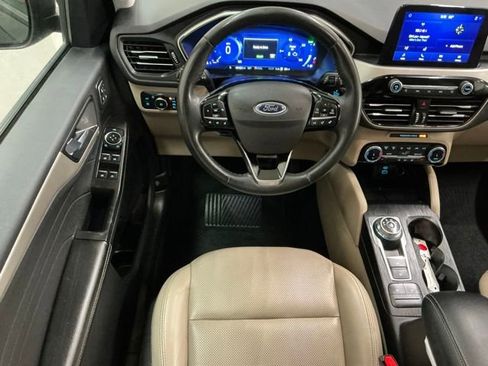 Used 2022 Ford Escape SEL w/ Technology Package FWD image 12