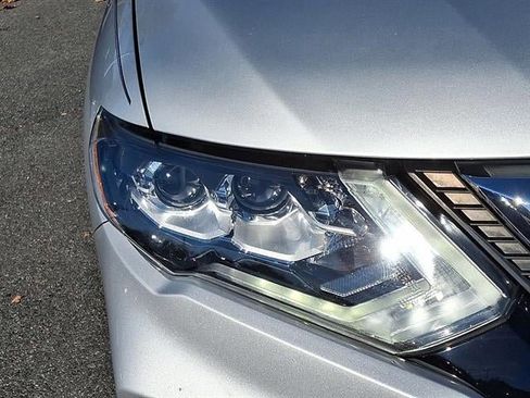 Used 2020 Nissan Rogue SL w/ Premium Package image 9