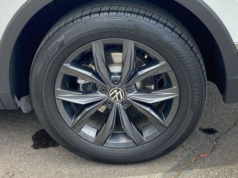 Used 2024 Volkswagen Tiguan SE FWD image 28