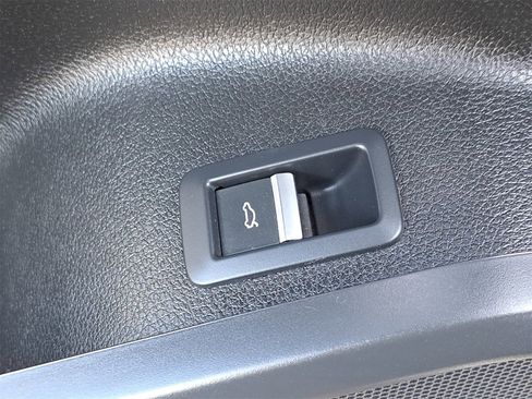 Used 2023 Audi Q5 2.0T Premium w/ Convenience Package image 31